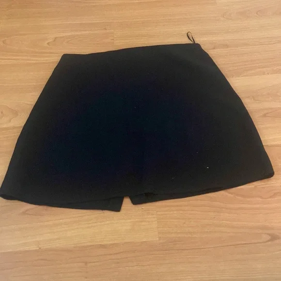 Black Zara Mini Skirt - Picture 3 of 5